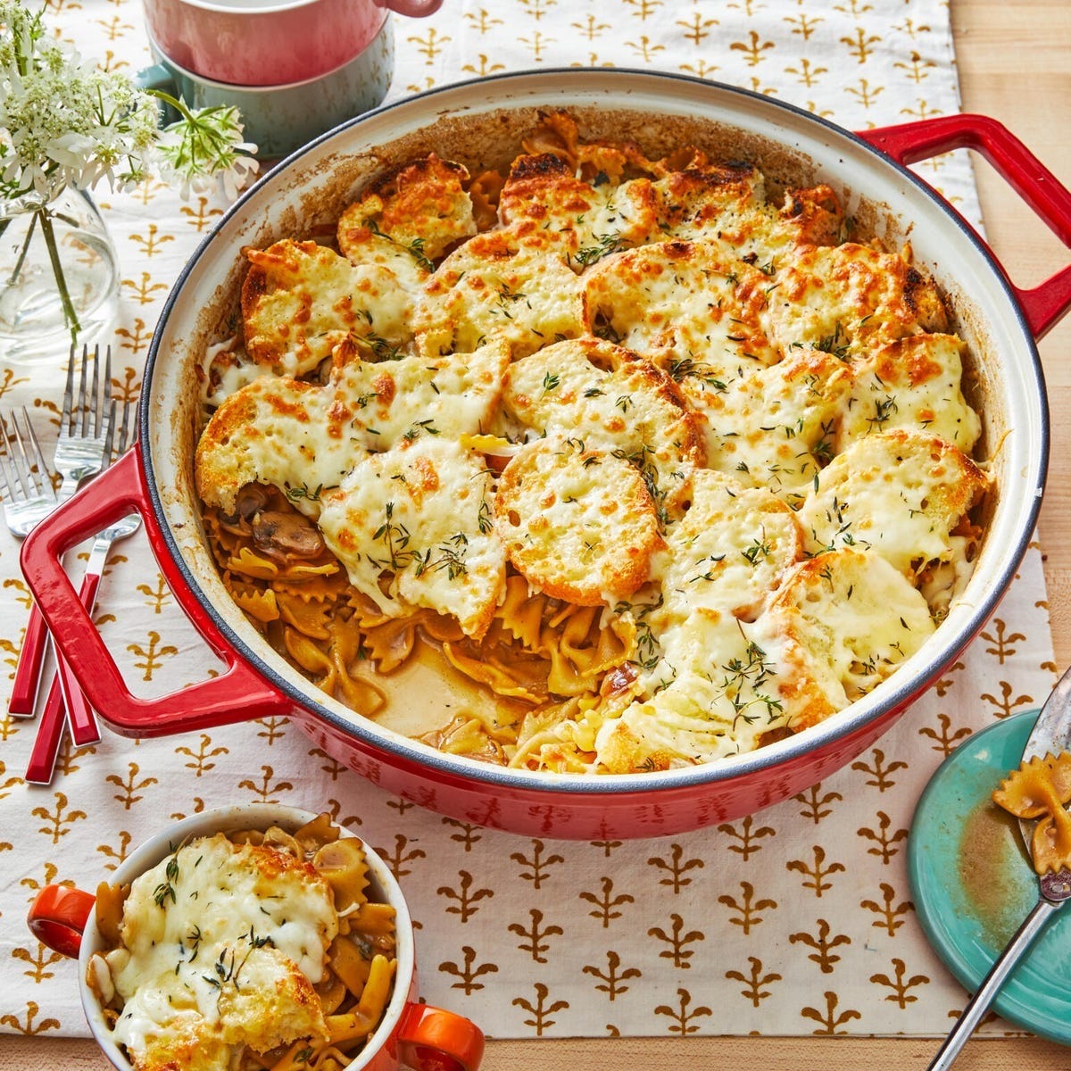 comfort-food-recipes-one-pot-french-onion-pasta-66d9eeca6936c-4282382401.jpg